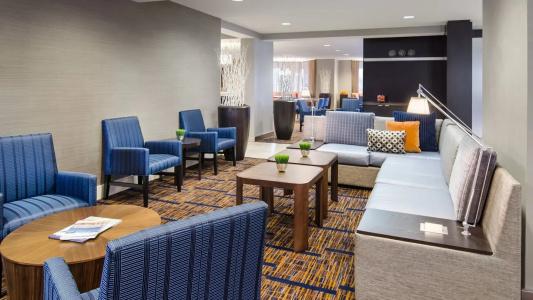 Courtyard by Marriott Broadway - 23