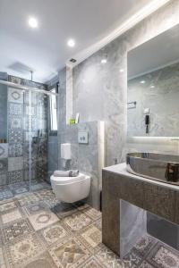 Blue Carpet Luxury Suites - 79