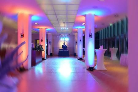 Courtyard by Marriott Dresden - 1