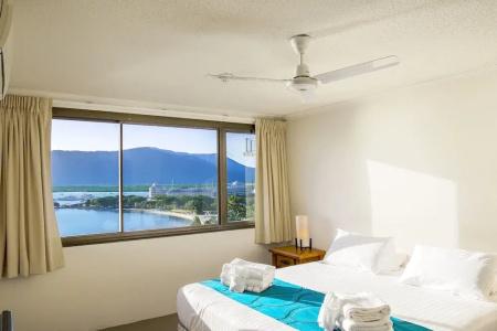 Cairns Aquarius - 127