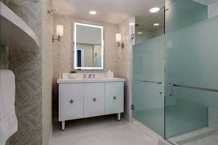 The Beverly Hilton - 102
