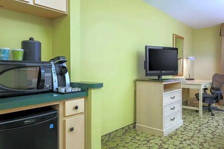 Hilton Garden Inn - 30