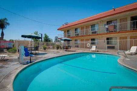 Vagabond Inn North - 2
