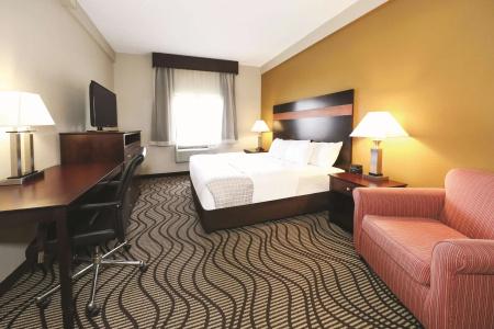 La Quinta Inn by Wyndham near Cedar Point - 4