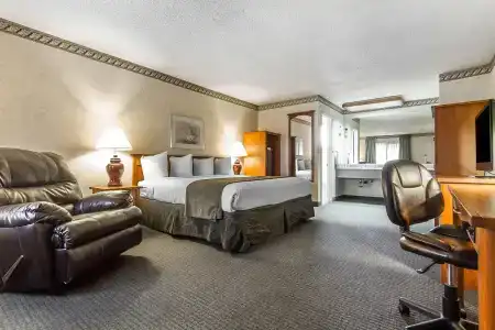 Quality Inn & Suites - 25