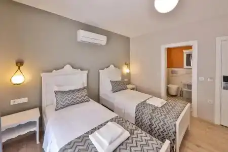 Lora Kaş - 29
