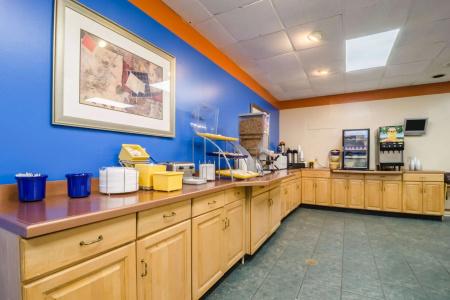 Rodeway Inn & Suites Southeast - 20