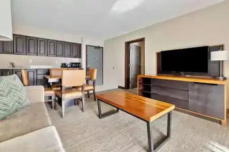 DoubleTree by Hilton - The Yarrow - 45