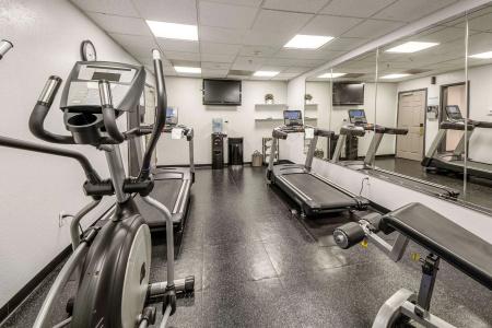 Country Inn & Suites by Radisson, at Mills, CA - 17