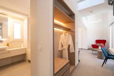 Mirablue Luxury Residences - 402