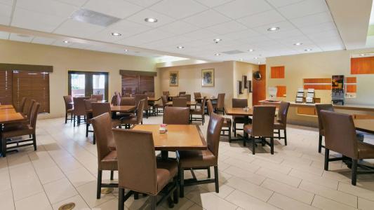 Best Western Plus Thunderbird Suites - 24