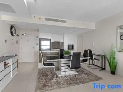 Ultra Broadbeach - 40