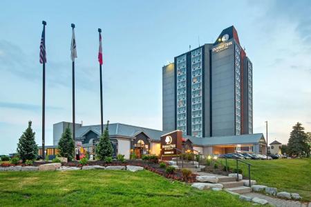 Doubletree by Hilton Airport, ON - 21
