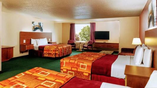 Grand Marquis Waterpark & Suites - 3