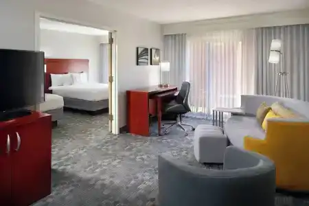 Courtyard by Marriott - 19