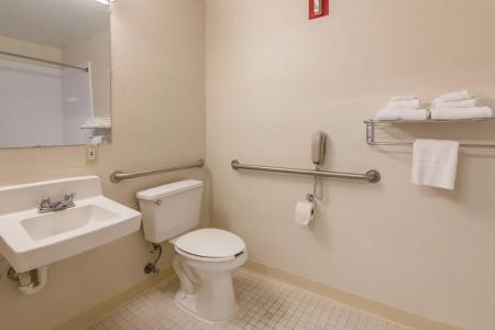 HomeTowne Studios by Red Roof Raleigh – - 24