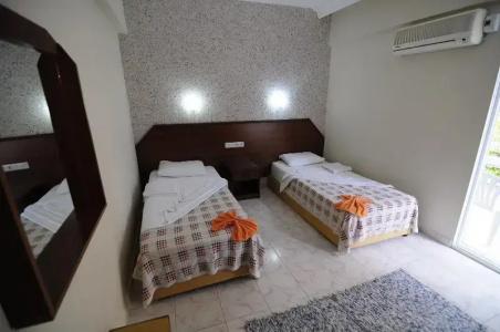 Le Moral Apart - 12