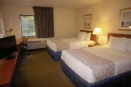 La Quinta Inn by Wyndham Indianapolis Airport Executive Dr - 19