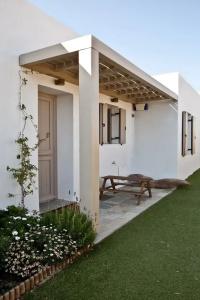White Tinos Luxury Suites - 57