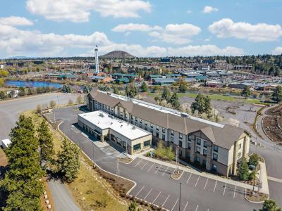 Hampton Inn & Suites - 42