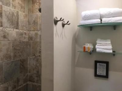 Iron Horse Inn - 8