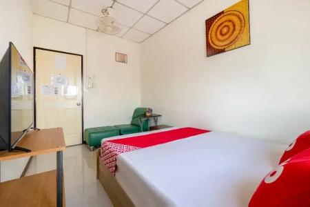 Vaccinated Staff - Oyo 906 Bann One Love - 31