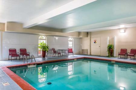Quality Inn & Suites Chesterfield Village - 12