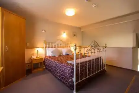 Balmoral Lodge - 1