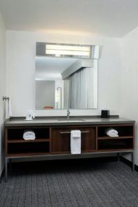 Courtyard by Marriott at Old Town - 79
