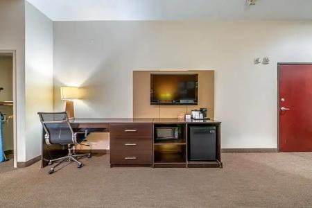 Restwell Inn & Suites I-45 North - 59