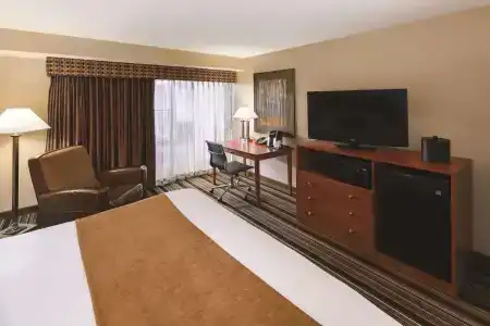 Best Western Plus - 67