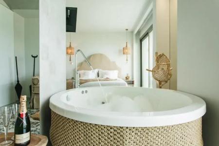 Blue Carpet Luxury Suites - 279