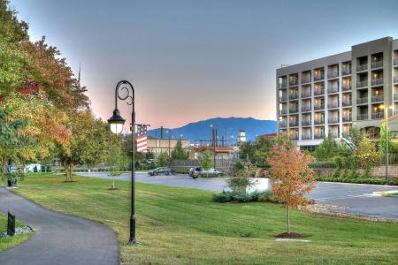 Courtyard by Marriott - 26