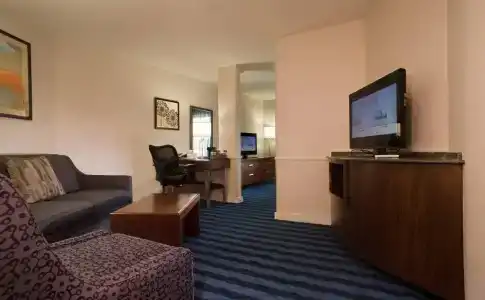 Hilton Garden Inn - 3