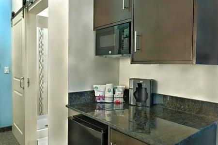 Oxford Suites - 37