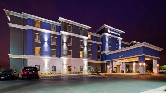 Best Western Plus Inn & Suites - 15