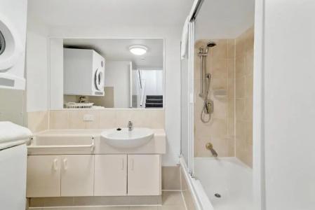 Markham Court - 76