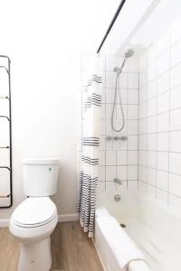Traveler's Uptown - 39