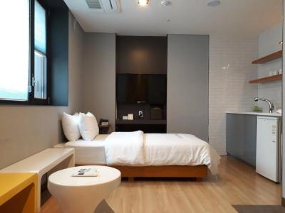 Grid Inn - 1