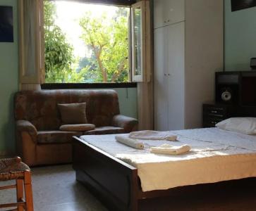 Costas Hostel Action - 2