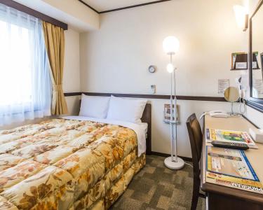 Toyoko Inn-eki Nishiguchi Hiroba - 13