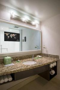 Renaissance North Hills - 54