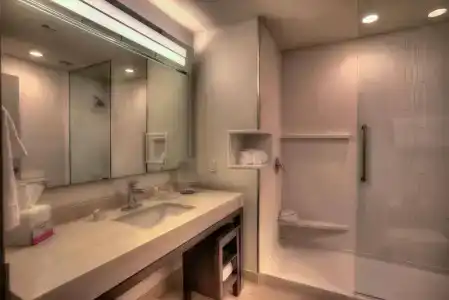 Courtyard by Marriott - 10