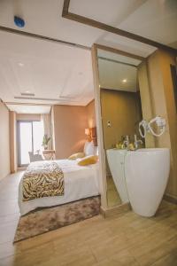 Down Town By Business & Leisures - 180