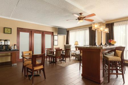 Hampton Inn-Airport - 21