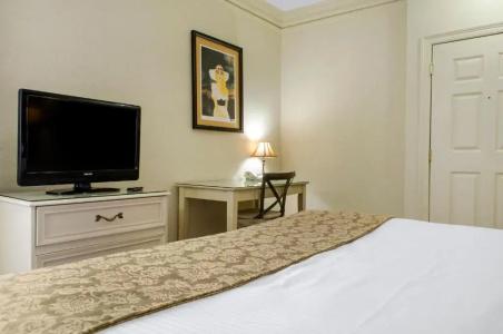Clarion Pointe - 41