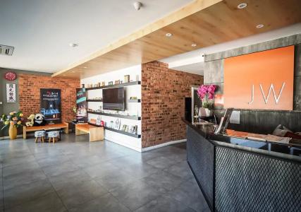 JW Boutique - 18