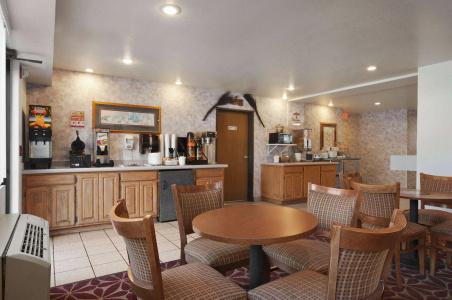 Super 8 by Wyndham Austin North/University Area - 13