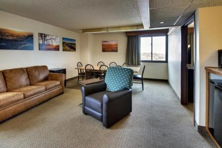 EverSpring Inn & Suites - 55