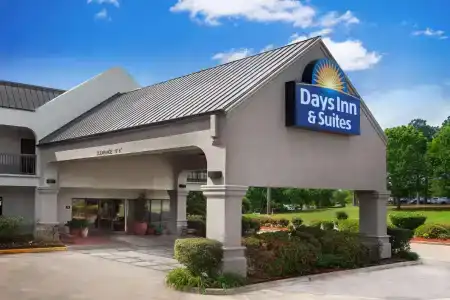 Days Inn & Suites by Wyndham - 11